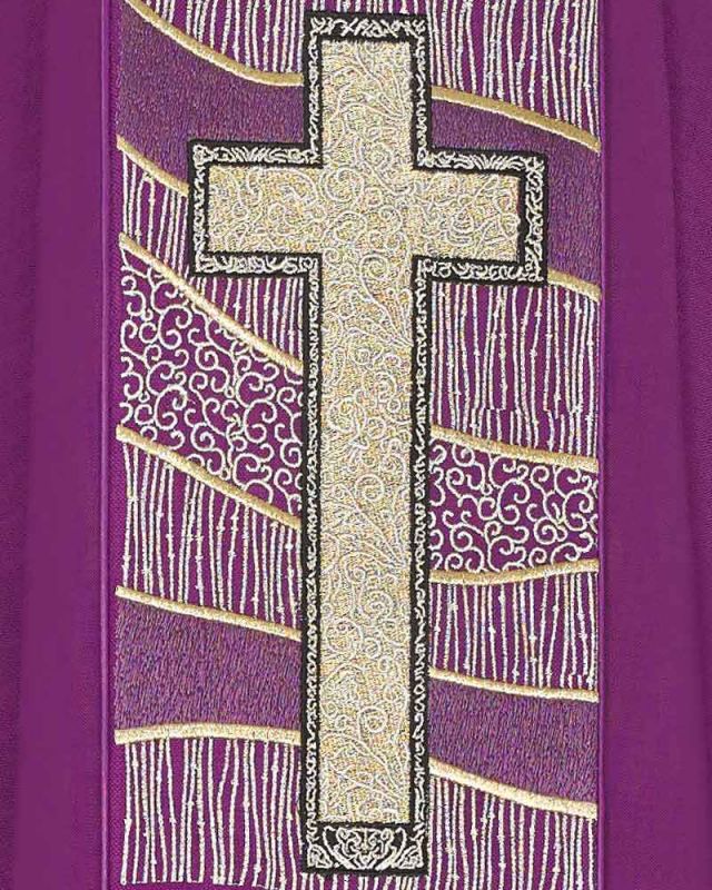 Kasel violett mit Mittelstab mit Stickerei, inkl. Innenstola