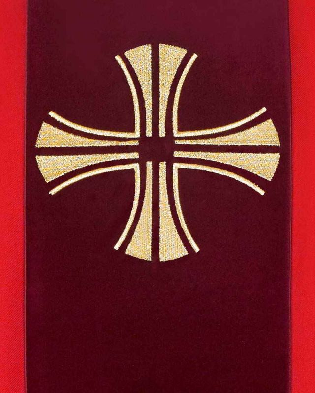 Kasel rot, Mittelstab Samt mit drei gestickten Kreuzen